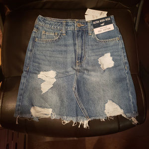 Brand New Ultra High-Rise Denim Skirt Size 00/w23